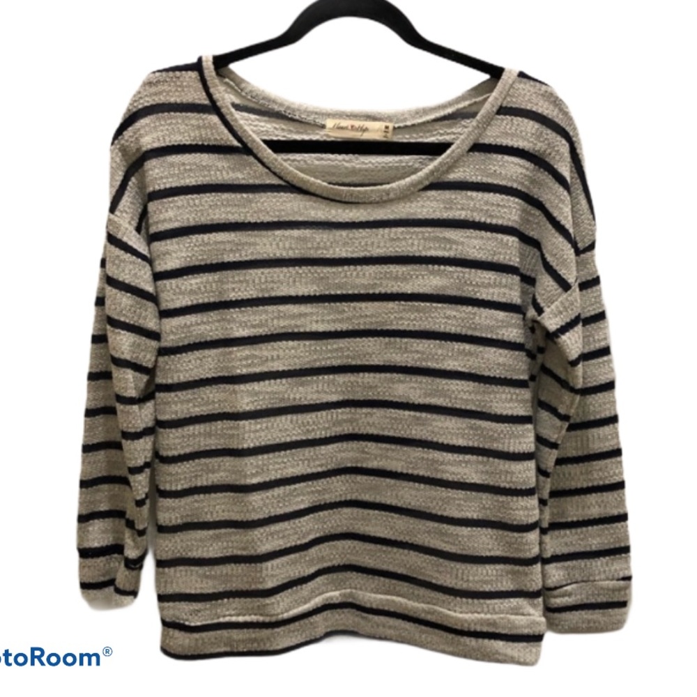 💙4/$20! NWOT, Navy and grayish white striped
